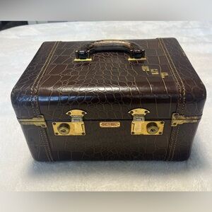 Faux Alligator leather luggage train case SkyRocket Masterbilt Chicago 1940s